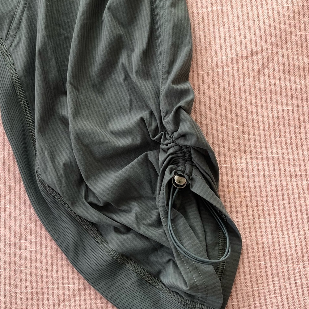 Lululemon dance studio pant mid rise crop green size 8 - Picture 2 of 8